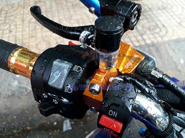 Hình ảnh: cùm Brembo màu cam ráp cho nhiều loại xe Hình ảnh: cùm Brembo màu cam ráp cho nhiều loại xe