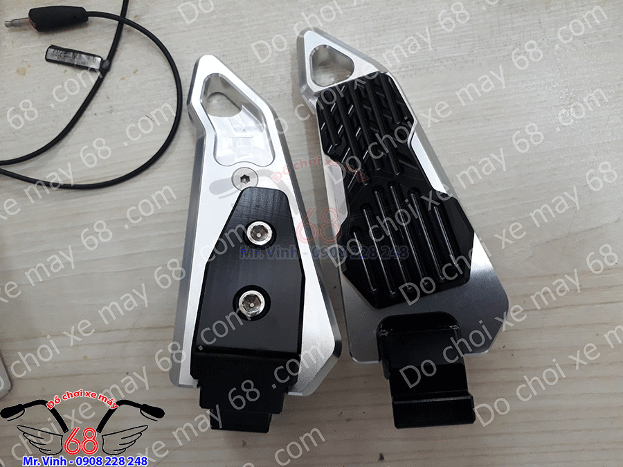 Hình ảnh: Cận cảnh gác chân CNC màu bạc đen độ cho Sh 2017 giá rẻ tại shop 68 TPHCM Q1 Hình ảnh: Cận cảnh gác chân CNC màu bạc đen độ cho Sh 2017 giá rẻ tại shop 68 TPHCM Q1