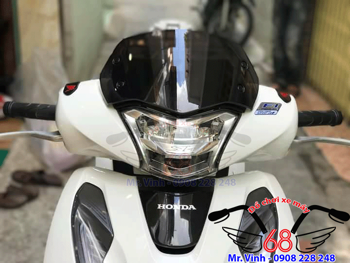 Hình ảnh: Cận cảnh kính chắn gió cho xe SH 2017 màu trắng giá rẻ tại TPHCM Hình ảnh: Cận cảnh kính chắn gió cho xe SH 2017 màu trắng giá rẻ tại TPHCM