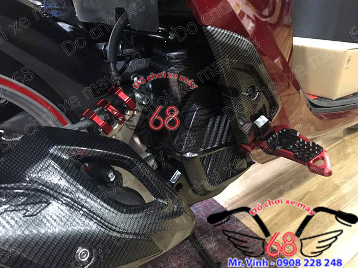 Hình ảnh: Pát che dây dầu sau và gác chân CNC độ cho SH màu đỏ cùng tông màu với xe giá rẻ chỉ có tại shop 68 TPHCM Hình ảnh: Pát che dây dầu sau và gác chân CNC độ cho SH màu đỏ cùng tông màu với xe giá rẻ chỉ có tại shop 68 TPHCM