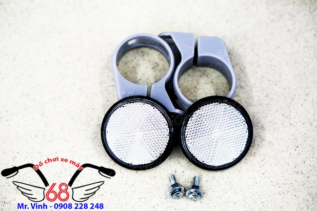 Hình ảnh: Bộ đèn mắt mèo, đèn phản quang màu trắng lắp phuộc trước SH 300 và SH 2017 giá rẻ tại shop 68 TPHCM Q1 Hình ảnh: Bộ đèn mắt mèo, đèn phản quang màu trắng lắp phuộc trước SH 300 và SH 2017 giá rẻ tại shop 68 TPHCM Q1