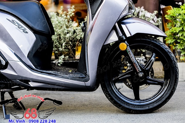 Hình ảnh: Cận cảnh mắt mèo bắt phuộc trước SH 2017, SH 300 giá rẻ tại shop 68 TPHCM Q1 Hình ảnh: Cận cảnh mắt mèo bắt phuộc trước SH 2017, SH 300 giá rẻ tại shop 68 TPHCM Q1