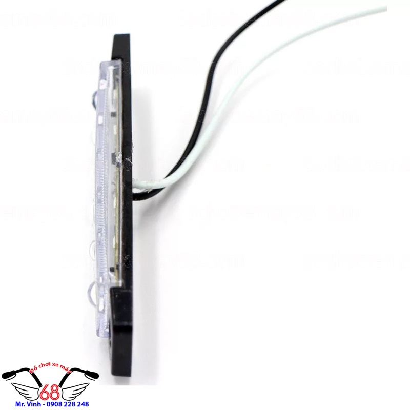 Hình ảnh: Độ mỏng của đèn led 6 tim chế trong cốp xe máy Hình ảnh: Độ mỏng của đèn led 6 tim chế trong cốp xe máy